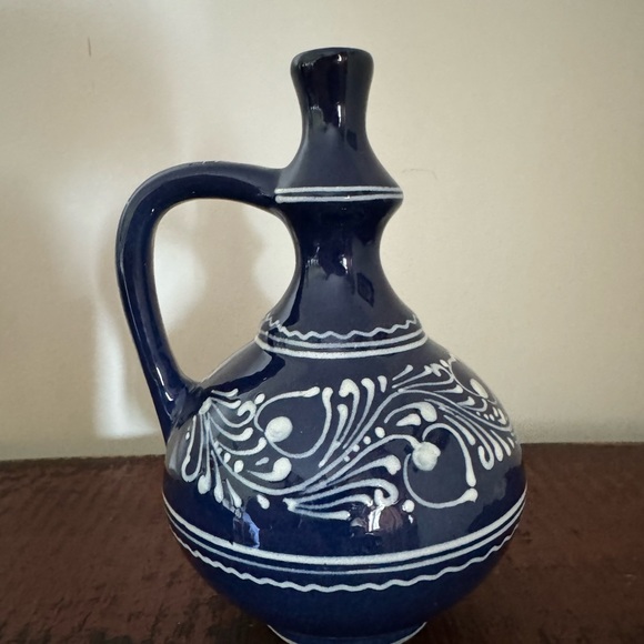 ❌SOLD❌ Beautiful Handmade, Hand Painted Blue and White Pottery Vase - Picture 2 of 4